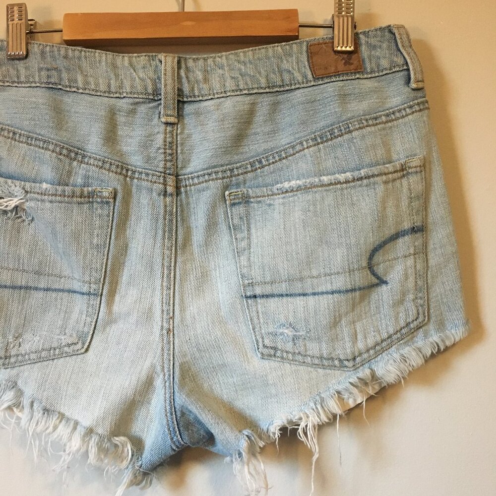 American Eagle Hilda Distressed Denim Shorts Size 6 Faded Blue - Picture 6 of 15
